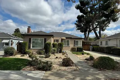 Image de Spacious 4-bedroom house with pretty yard in downtown San Jose
