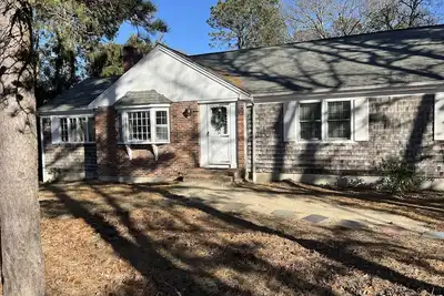 Image de 3-bedroom house in quiet Yarmouthport, Close to Beaches with WiFi, Central Ac,