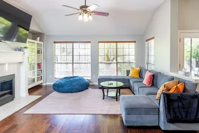 Image de Spacious 4-bedroom Home Away from Home with Hot Tub!