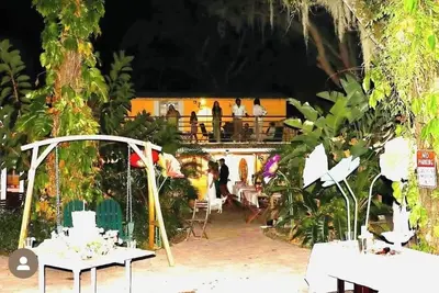 Image de Bachelor, Weddings, College reunions, 2 houses on 1 acre nature freedom, swimspa