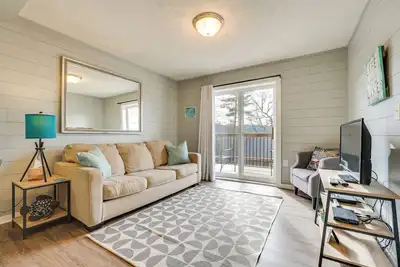 Image de Lake & Trail Access: Cape Fair Cottage w/ Deck