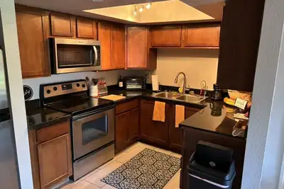 Image de 2-bedroom killer upstairs condo in Scottsdale w Pool/Jac, fitness room, WiFi, Ac