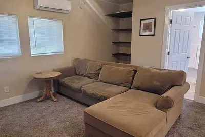 Image de Cozy Cottage Downtown Paso Robles. Centrally located.