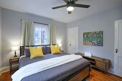 Image de *New & Renovated* Mcm Main Level Duplex 3 mi to Duke Hospital