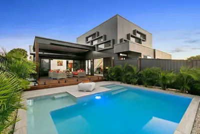 Image de Modern Luxury Pool Oasis