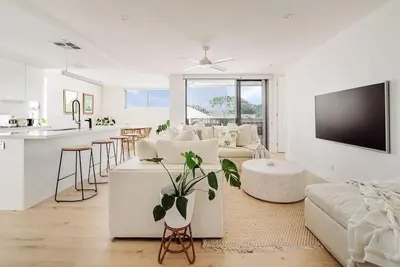 Image de Silk | New Modern Condo 400m to the Beach