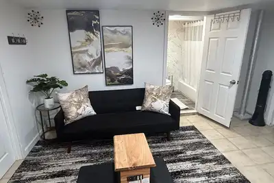 Image de An ideal peaceful getaway- 3-bedroom apartment in charming East Orange with WiFi