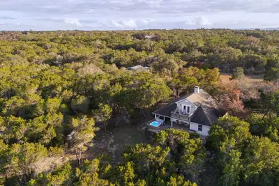 Image de Blue Spring Retreat: 4/3, sleeps 10, 10 acres with a hot tub!