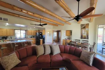 Image de Cave Creek Southwest hospitality sleeps 12