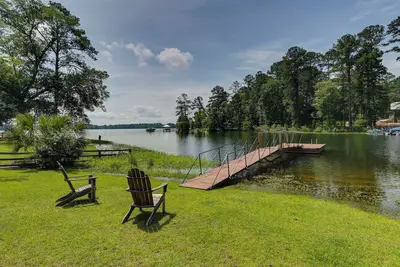 Image de Modern 3-Bedroom on a Quiet Cove in Chapin