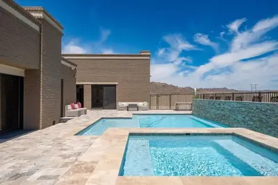 Image de Eagles Lair, Poolside Luxury!