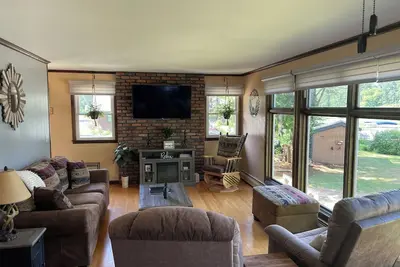 Image de Quaint 2-bedroom House on Lily Pond w/Access to Lake St Catherine. Heat/Ac/Wifi