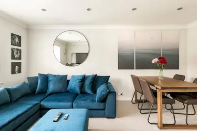 Image de Pass the Keys | Bright and Spacious Apartment-Unbeatable Location!