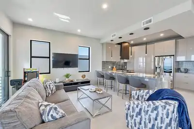 Image de New Oceanside Paradise with Pool and Waterfront Views!