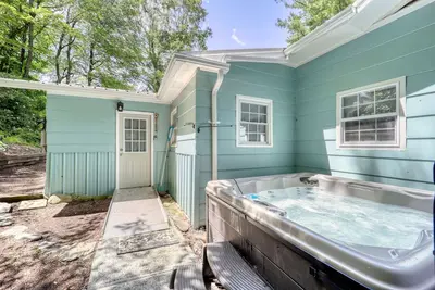 Image de Pet Friendly One Level 5-Bed/2-Bath Home with a Hot Tub, Deck/Fire Pits in Boone