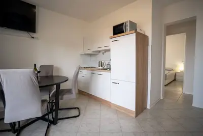 Image de Appartement d'une chambre avec le balcon Vir (A-23689-b)