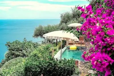 Image de Villa Bernardetta Grande: A bright and elegant three-story villa which faces the sun and the sea, with Free Wi-Fi.