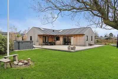 Image de Scenic summer house with space for the.