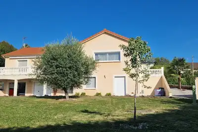 Appartement paisible dans une propriété verdoyante à 4km du centre de vichy