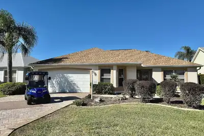 Image de 2/2 (+ Office w/ Sofa Bed) in The Village of Glenbrook