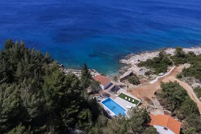 Image de \"Villa Mendes\" - new seafront villa with a swimming pool