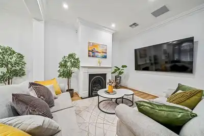 Image de Luxe Living Terrace by The Star: 3-Level Luxury in Sydney's Vibrant Heart