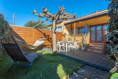 Image de Appartement 'Mazet Au Calme Pour 4 Personnes' avec piscine partagée, terrasse et climatisation