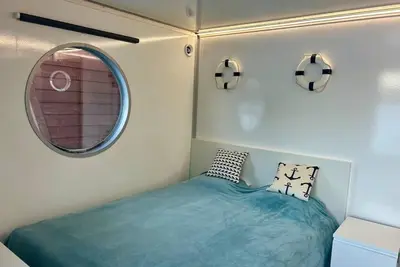 Image de Unique Houseboat on the lake with wood-fired sauna