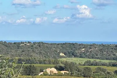 Image de Villa, piscine, salle de fitness sur un domaine viticole à 10 minutes de la mer