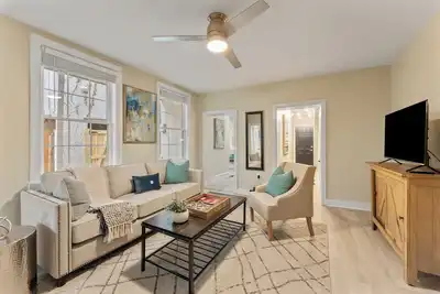 Image de Modern Retreat in Historic Downtown Frederick