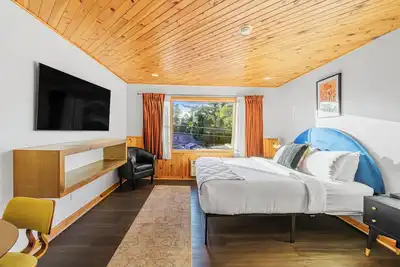 Image de Town House Lodge offers the best of the Adirondacks