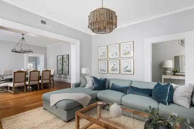 Image de Grand Luxury Sanctuary Steps to Forsyth Park by Lucky Savannah