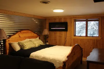 Image de Cozy studio with WiFi and fitness room in Springfield. Close to Okemo and Magic.