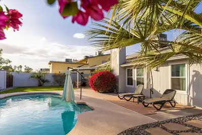 Image de 3br Backyard Oasis w/ Heated Saltwater Pool & Bbq