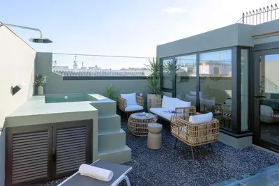 Image de Cozy 4bd duplex with private pool in seville center. Gran Poder Iii