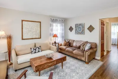 Image de Royal Oak-Beaumont Bungalow