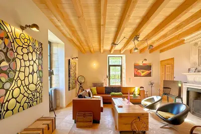 Image de Villa / Domaine de Stian - 600m2 tout juste rénové à 21 min de La Rochelle!