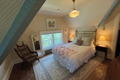Queen's View B&B- Mona's Suite, Lake Views, Sauna, Pool, Garden, Bayfield, Wi