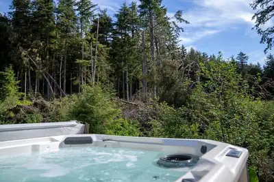 Image de Hot tub, deck, fireplace, & more!