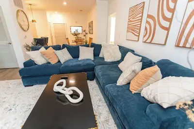 Image de Spacious 3-bedroom apartment close to Speedway and Pnc live Music