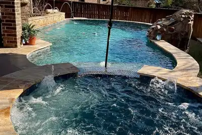 Image de Luxury Living! Longterm Stunning Home New PoolSpa\nCentrally located in Dfw