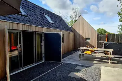 Image de Charming 3 bedroom house with fireplace, jacuzzi and sauna \"Wellness op'e Klaai\"