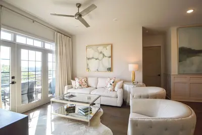 Image de Luxury 2br/2ba Condo Close to Campus