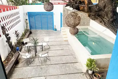 Image de Cozy house with pool near downtown, ideal for families or friends.