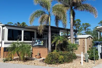 Image de Cozy 55 and over campground in Punta Gorda -WiFi, Ac, pool access, bocce courts