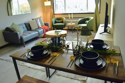 Image de 200 - New 2-bedroom Apt. in the heart of Rosemount.