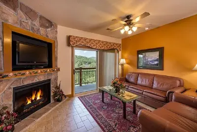 Image de Clear Rivers and Rolling Hills Await You in the Beautiful Ozarks