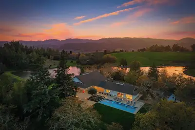 Image de Vineyard Farmstay / Pool • Hot Tub • Bee Tours