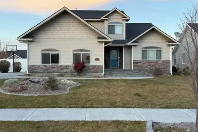 Image de Charming Spacious Modern 4 bedroom, 3 bathroom Home in town, pet friendly