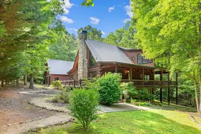 Image de Luxury Cabin by the Lake in the Mountains of Ga - Now with High-Speed Starlink!